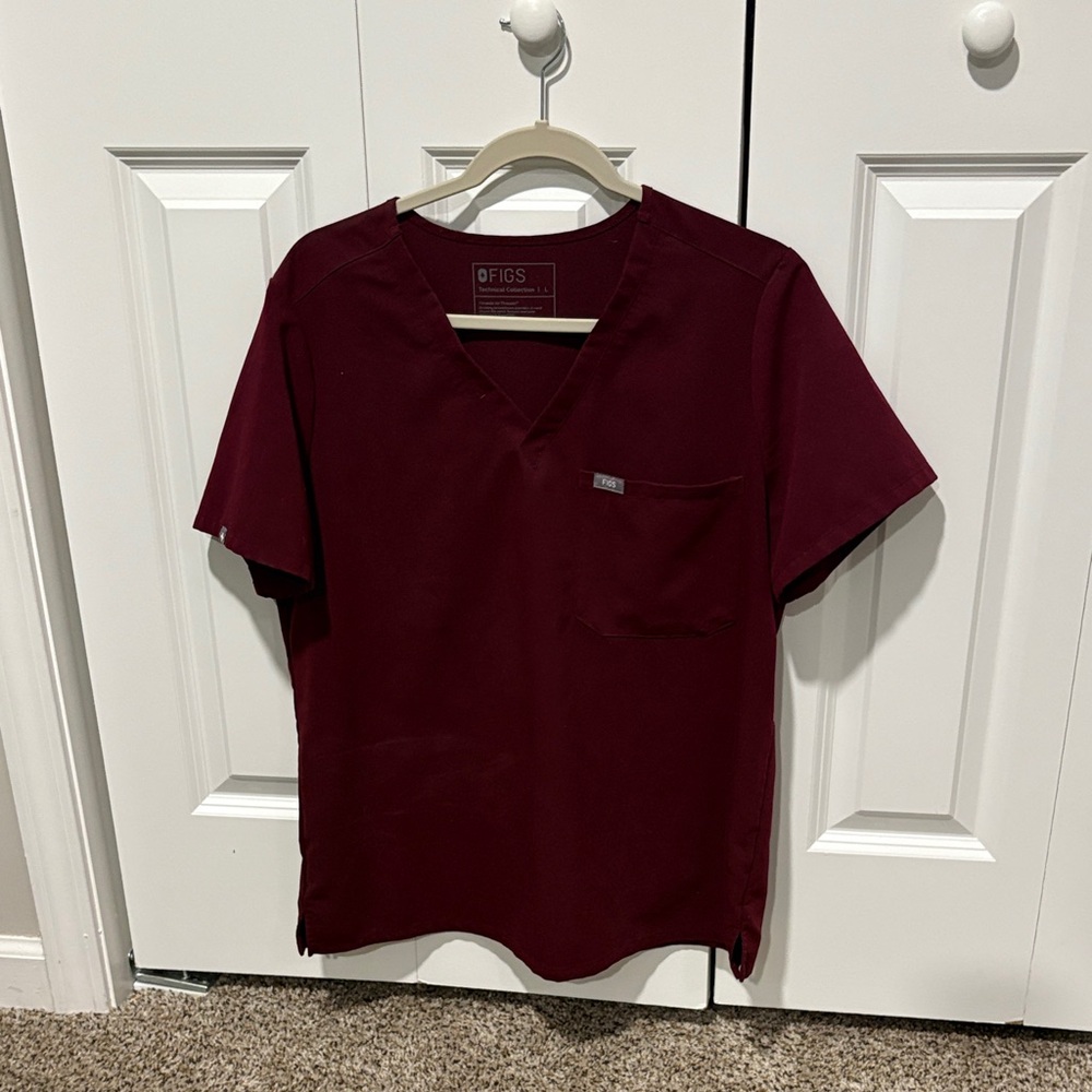 FIGS Deep Women’s V-neck Shirt